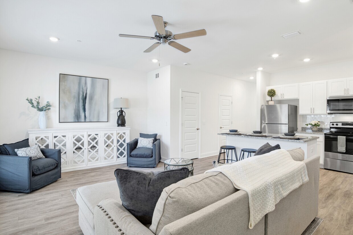 Foto principal - 26974 Prt Washington Ln