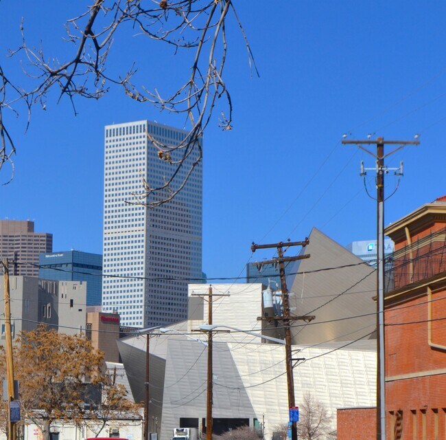 Building Photo - 132 W 11th Ave