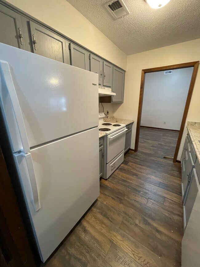 Foto del edificio - 506 Creekwood Cir