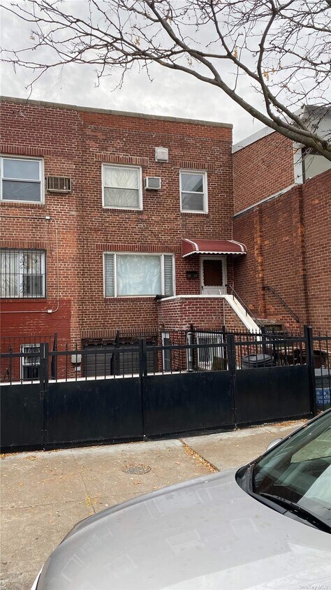 Primary Photo - 80-34 164th St