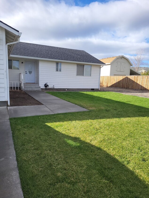 Primary Photo - Hermiston Home for Rent!!