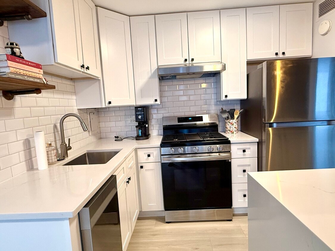 Foto principal - 850 N Dewitt Pl