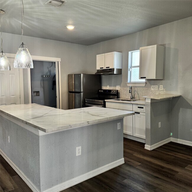 Building Photo - 3917 Kashmere St