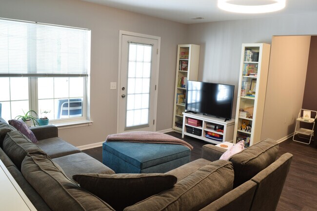 Building Photo - 2794 S Knightsbridge Cir