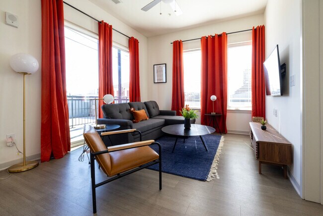 Building Photo - 633 E Main St