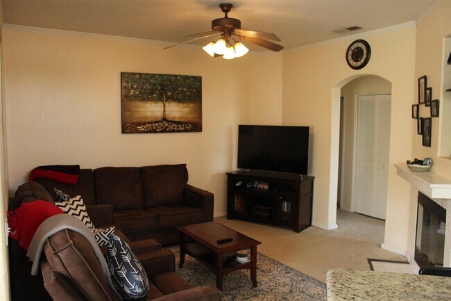 Building Photo - 10766 Sabre Hill Dr