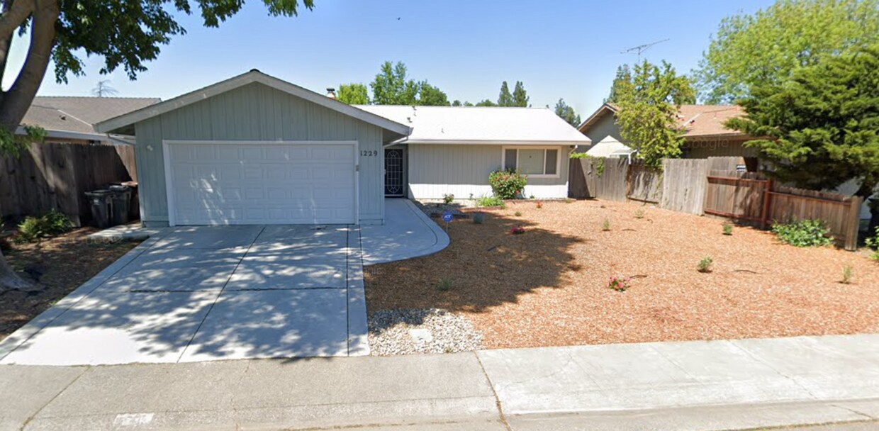 Primary Photo - Central Davis Home