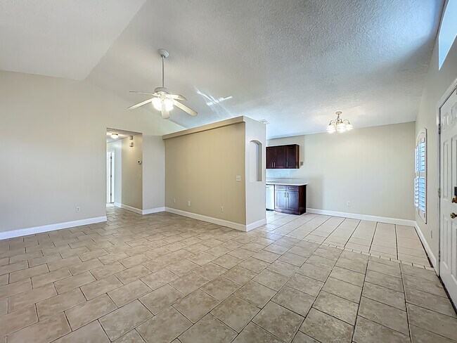 Building Photo - 1115 Naples Dr
