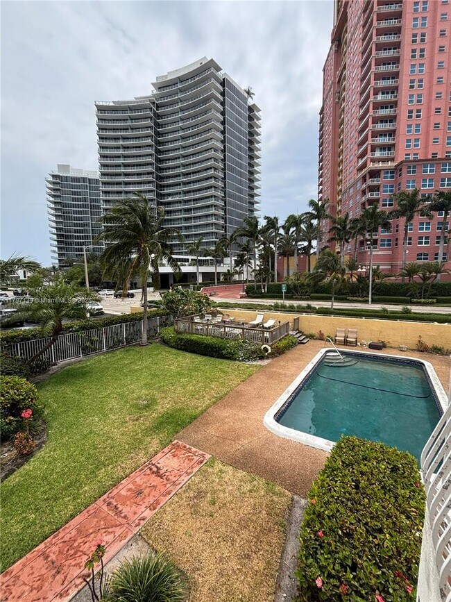 Foto del edificio - 2121 N Ocean Blvd