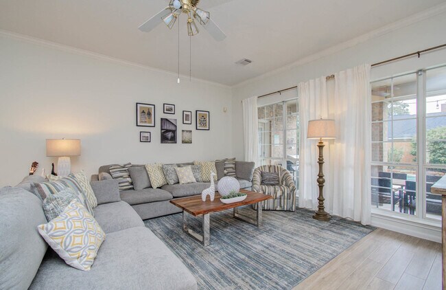 Foto del edificio - 15627 Twisting Springs Dr