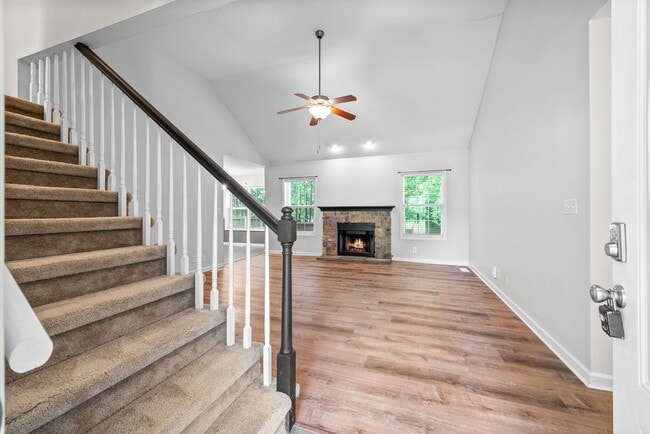 Building Photo - Pet Friendly Three Bedroom with Bonus!