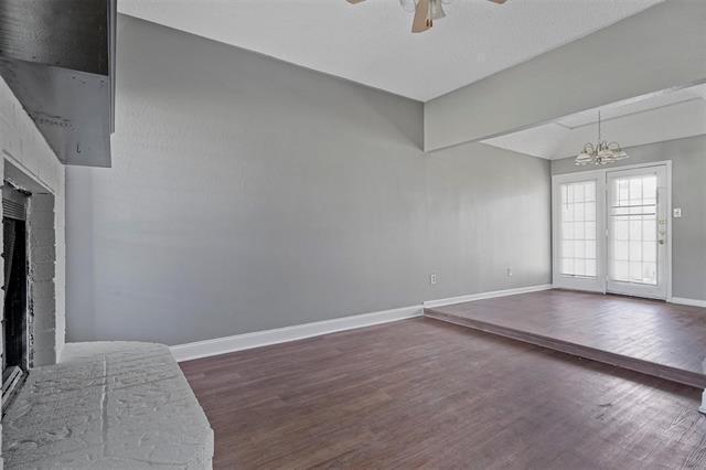 Building Photo - 804 Custer St