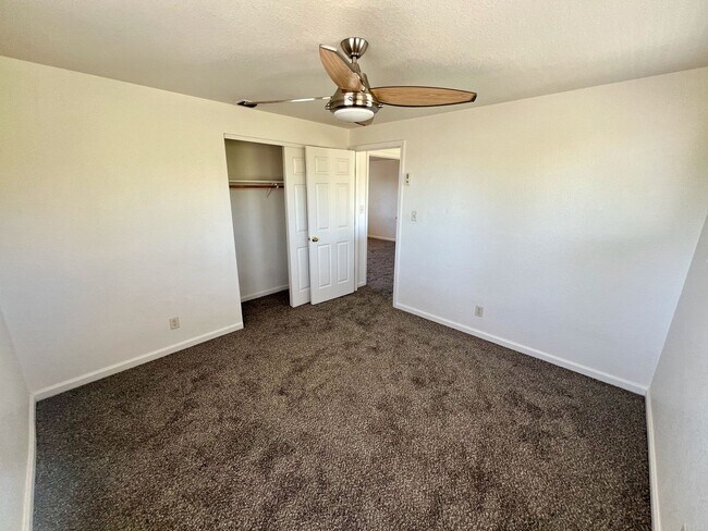 Foto del edificio - 4 Bedroom in North West Reno