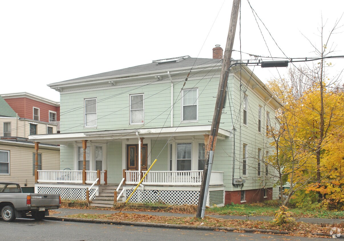 Foto del edificio - 8 Pleasant Ave