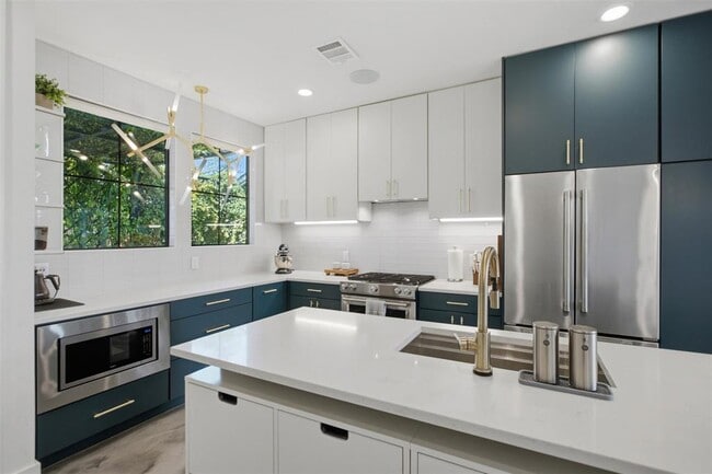 Foto del edificio - 2711 Crest Ave