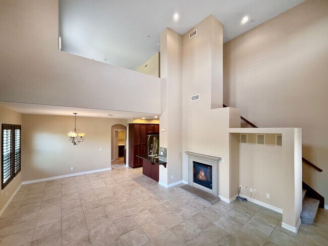 Foto del edificio - Bright 2BD/2BA Townhouse in Serra Mesa with Balcony, Fireplace & Resort-Style Amenities