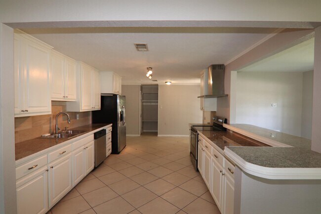Building Photo - 4804 Folsom Dr