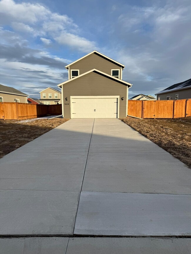 Two Car Garage - 3029 Oxley St