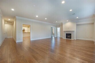 Building Photo - 6425 Bandera Ave