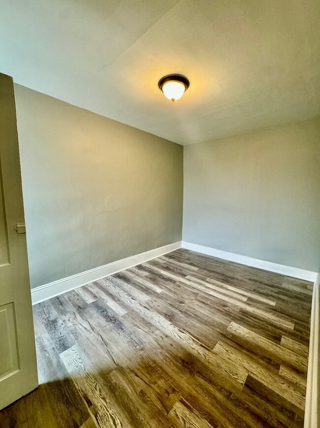 Building Photo - Renovated 2BD/1BA on a quiet street in Ger...