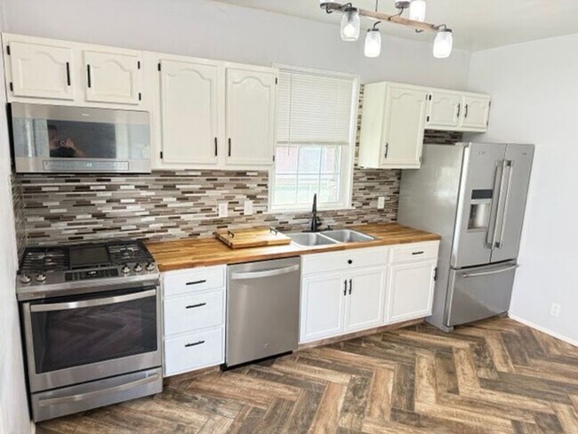 Foto del edificio - 3304 Daytona Ave