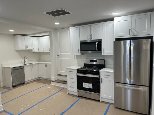 Building Photo - 201 Farnsworth Ave