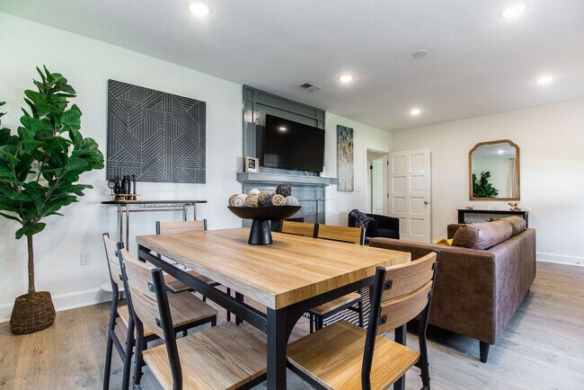 Building Photo - 919 SW 6th Ave - Fully remodeled & furnish...