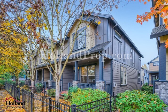 Building Photo - Charming Townhouse in a Prime Location in ...