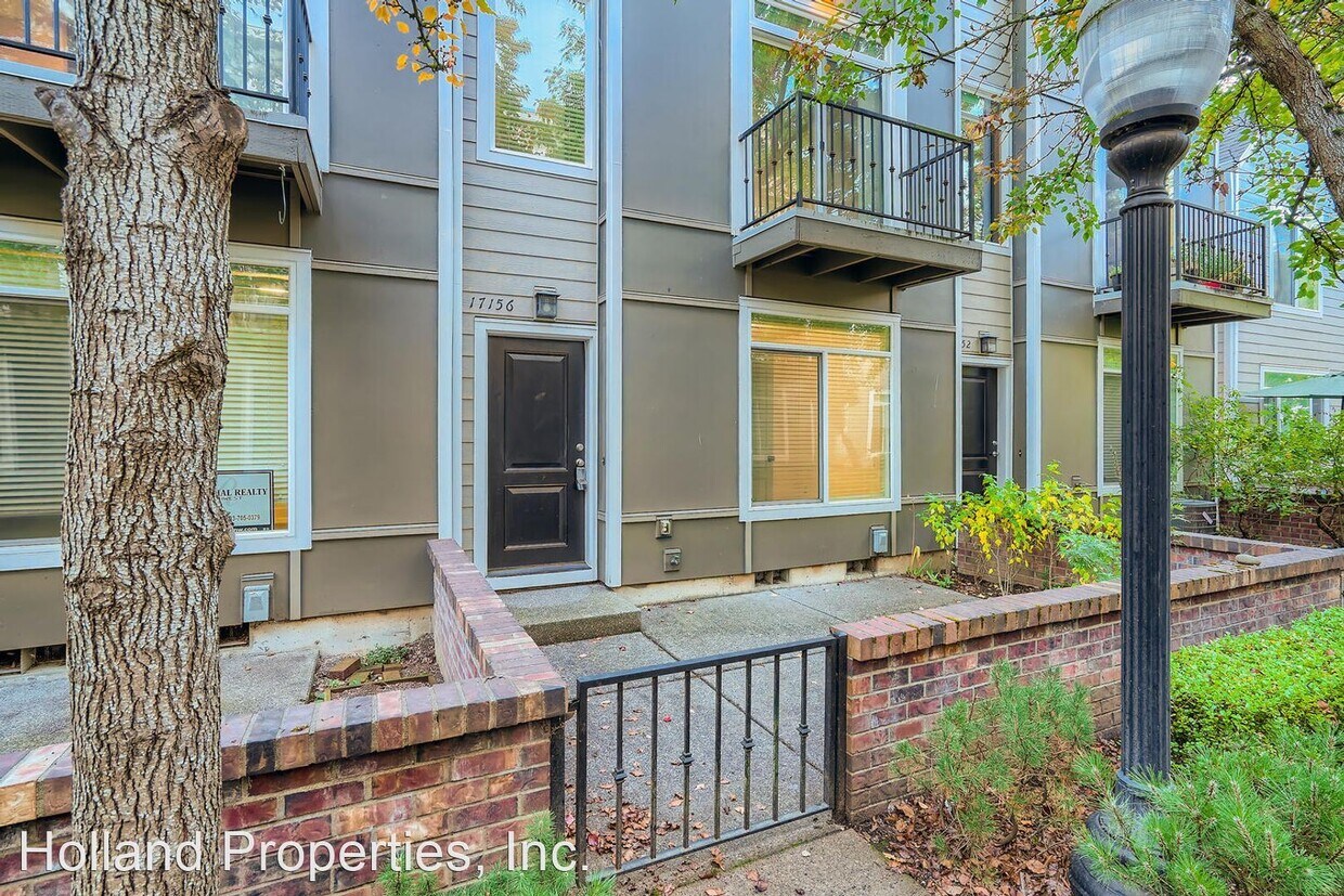 2 br, 2.5 bath House 17156 SW Whitley Way House Rental in Beaverton