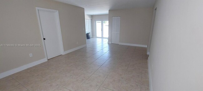 Building Photo - 4821 SW 129th Ave