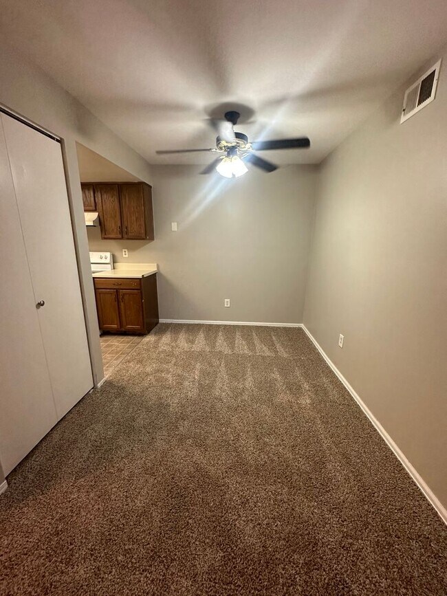 Foto del edificio - Spacious 2bed/2bath Apartment in unit W/D!
