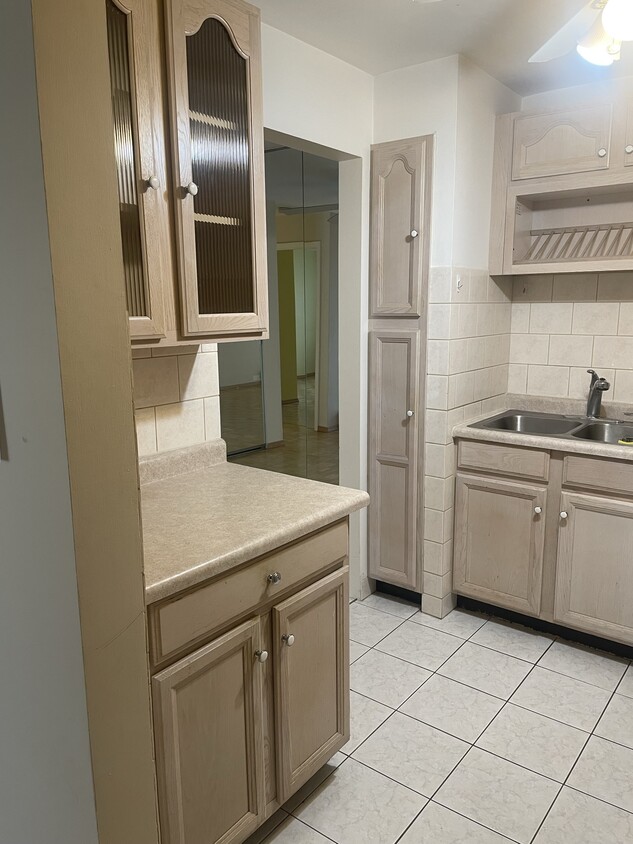 16 79th St Unit 204, Willowbrook, IL 60527 Condo for Rent in