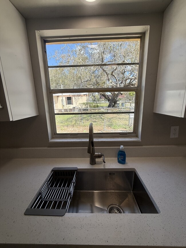 Building Photo - 9251 Adler St