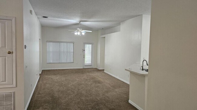 Foto del edificio - 2410 Stratford Pointe Dr