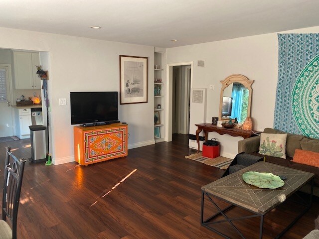 Foto principal - 5052 Kester Ave