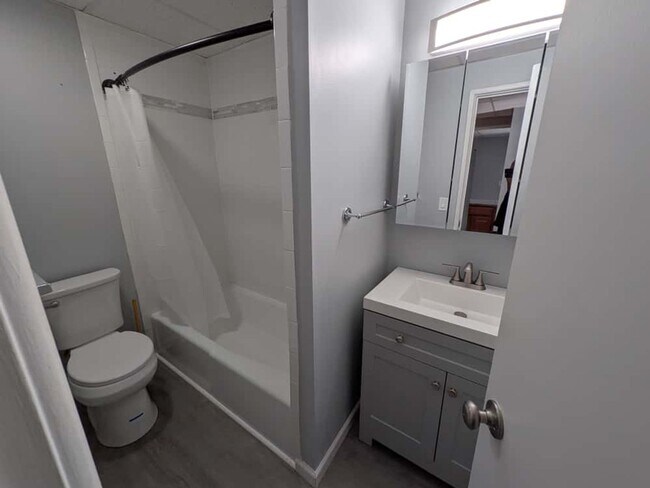 Foto del edificio - Stylish 1-Bedroom Apartment – Renovated & Peaceful Living