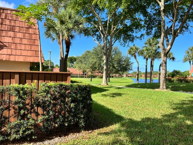 Foto del edificio - 419 Buttonwood Ln