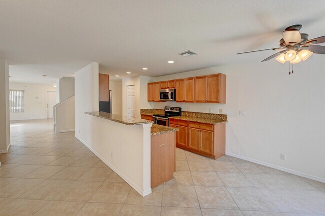 Building Photo - 5639 SE Graham Dr