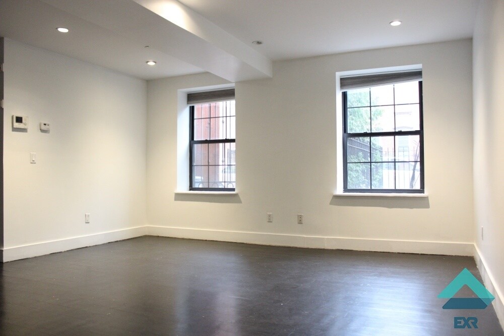 Primary Photo - 167 N 6th St