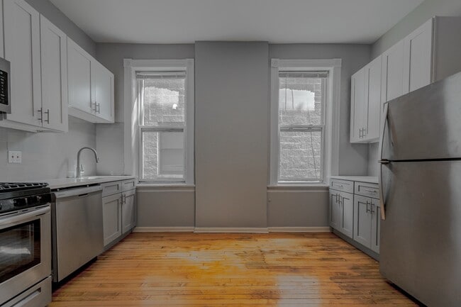 Building Photo - 1444 N Maplewood Ave