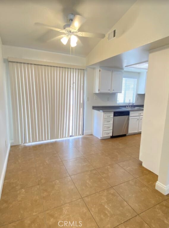 Foto del edificio - 23148 Dunhill Dr