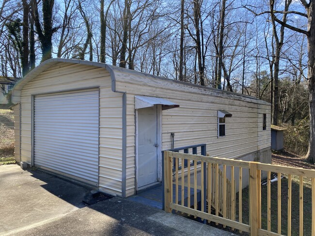 Building Photo - 6501 N Sweetwater Rd