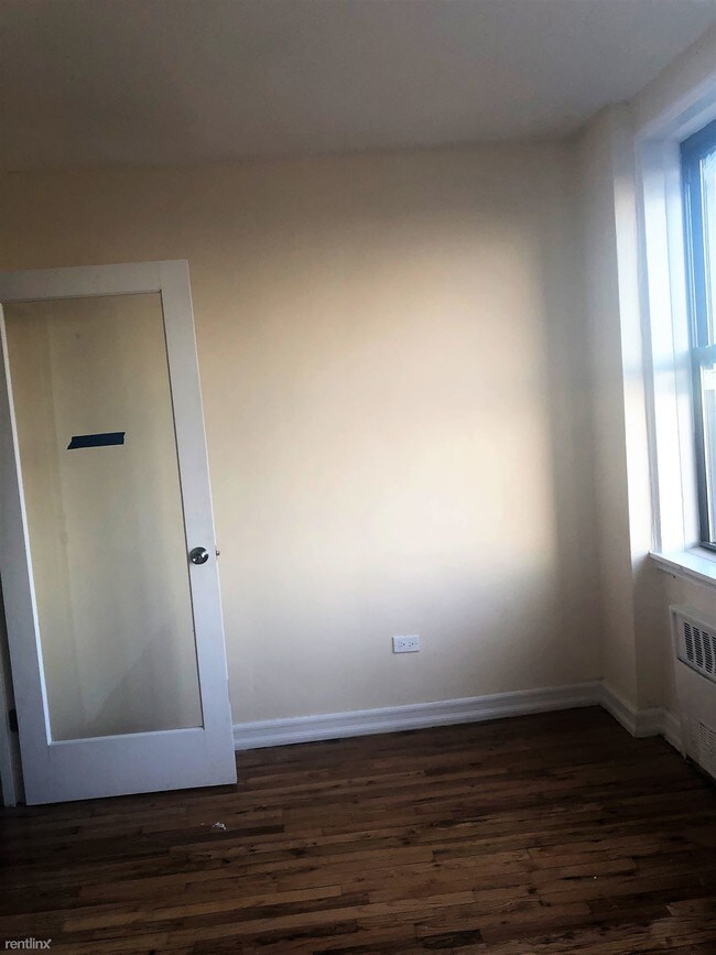Foto del edificio - 2 br, 1 bath  - 233 Jamaica Ave