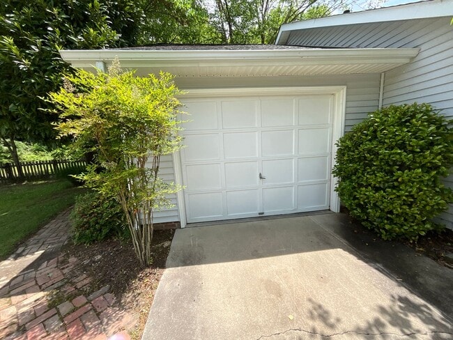 Foto del edificio - Now Available to View! Immaculate 2 bed, 2 bath, Fireplace, Garage, Granite and More!!