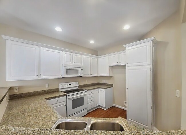 Foto del edificio - 412 Bridgewood Ct