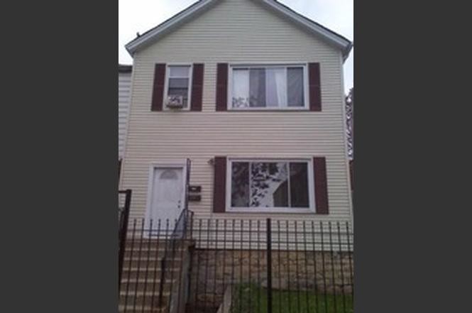 Primary Photo - 10808 S Hoxie Ave