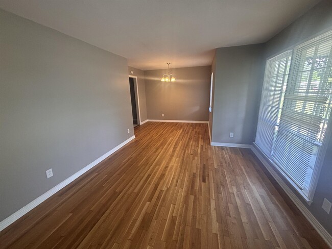 Foto del edificio - 4845 Ortie Dr