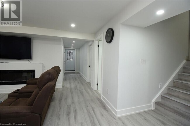 Building Photo - 20 Greti Dr