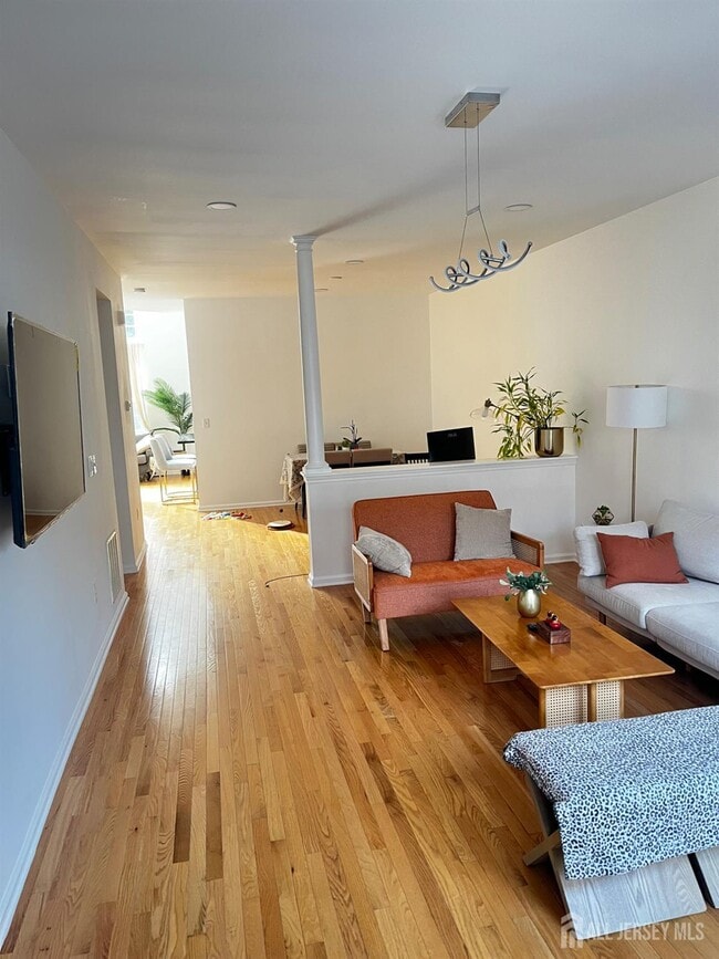 Foto del edificio - 2436 Canterbury Ln