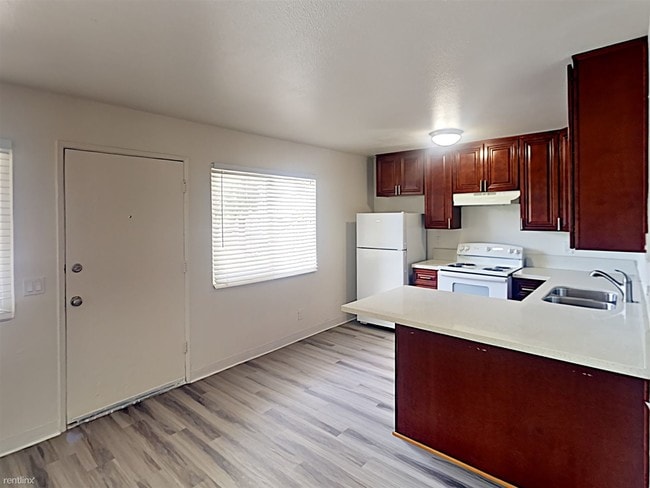 Building Photo - 4960 Auburn Dr